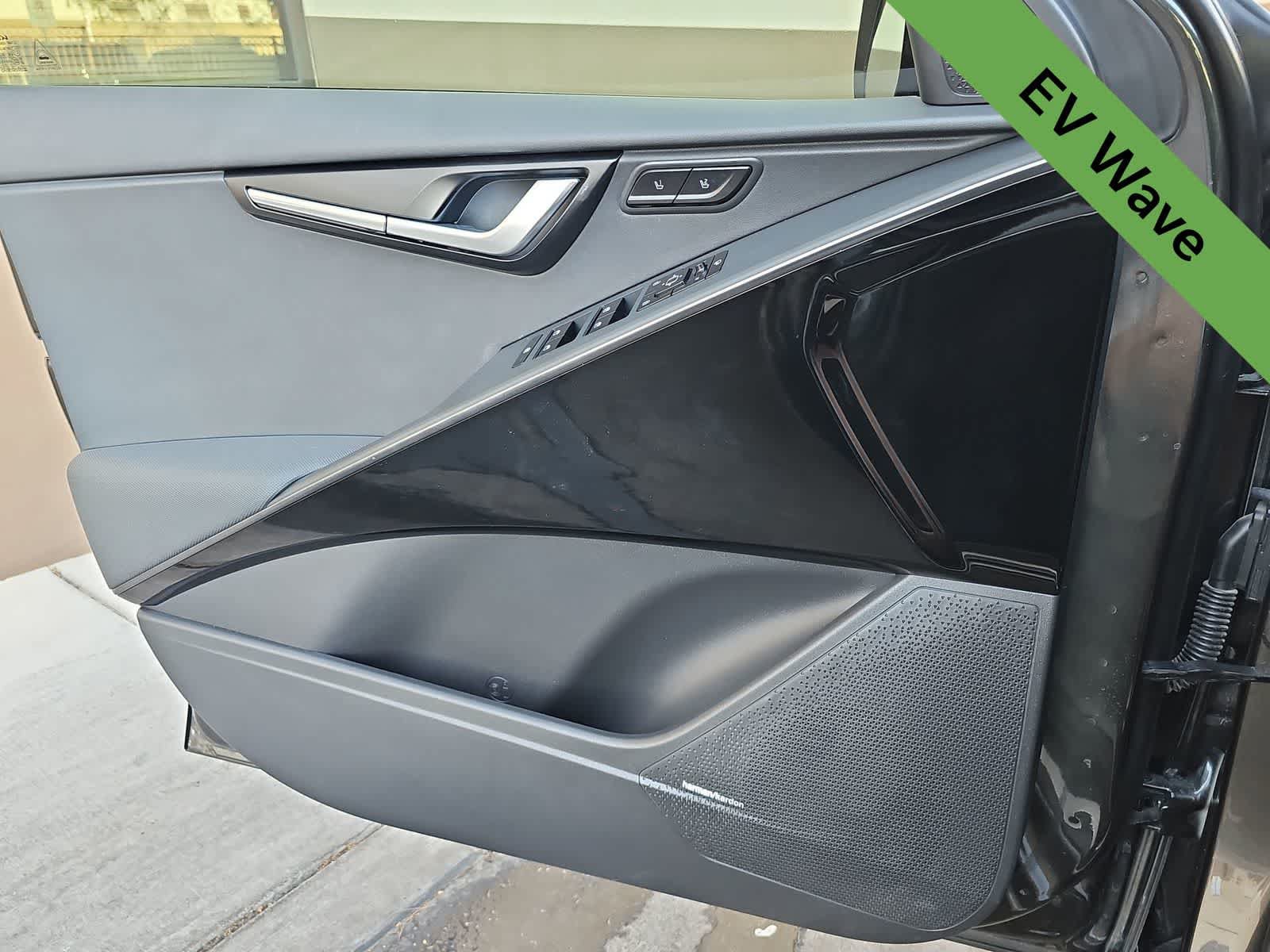 Used 2024 Kia Niro Wave FWD image 27