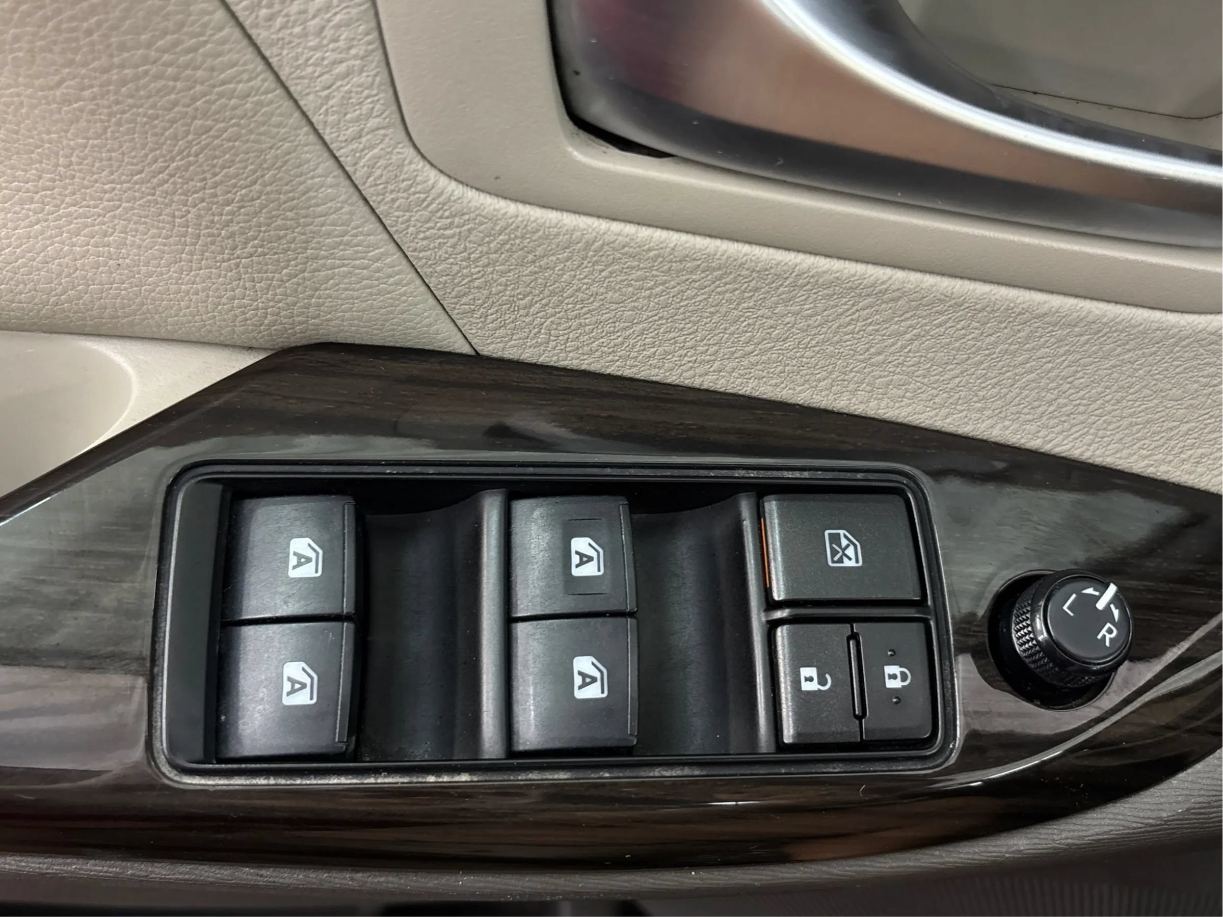 Used 2019 Toyota Sienna XLE FWD image 41