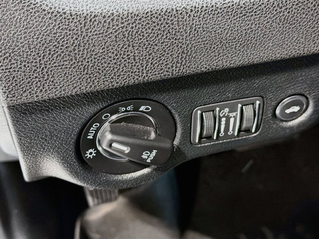 Used 2018 Chrysler 300 S w/ 300S Premium Group AWD/4WD image 10
