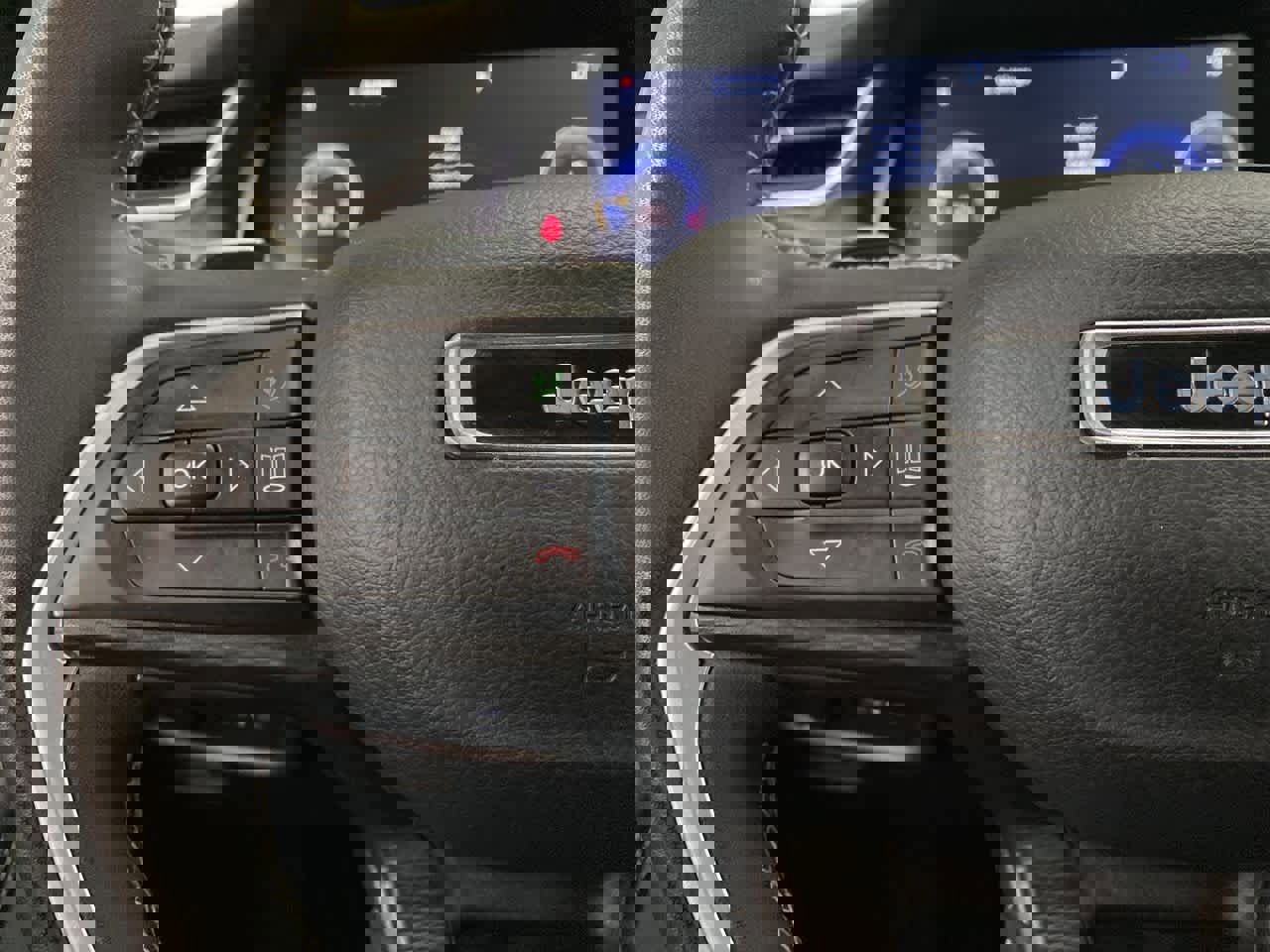 Used 2023 Jeep Grand Cherokee L Laredo image 20