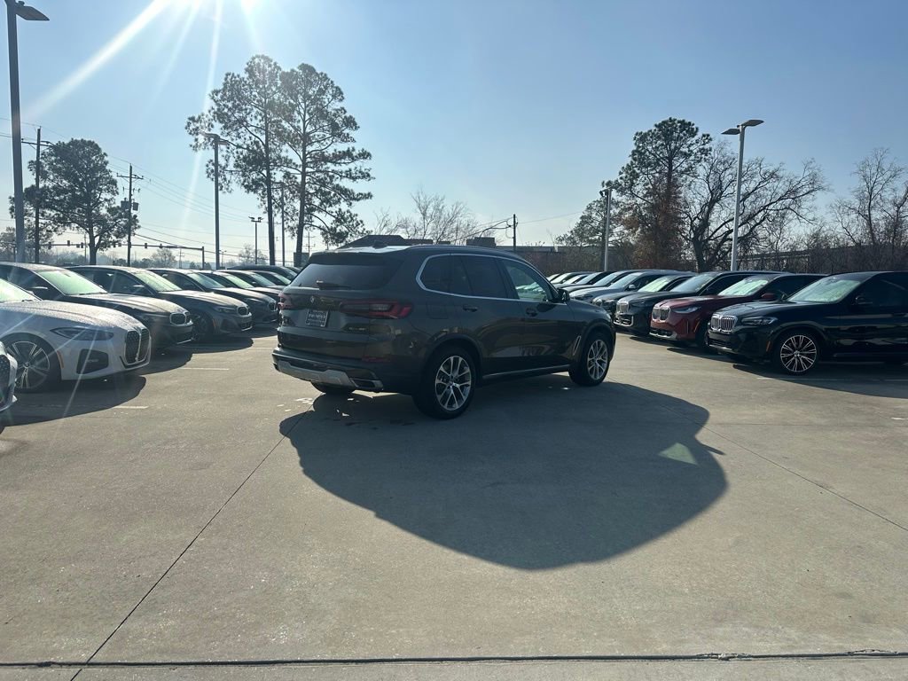 Used 2021 BMW X5 sDrive40i w/ Premium Package image 3