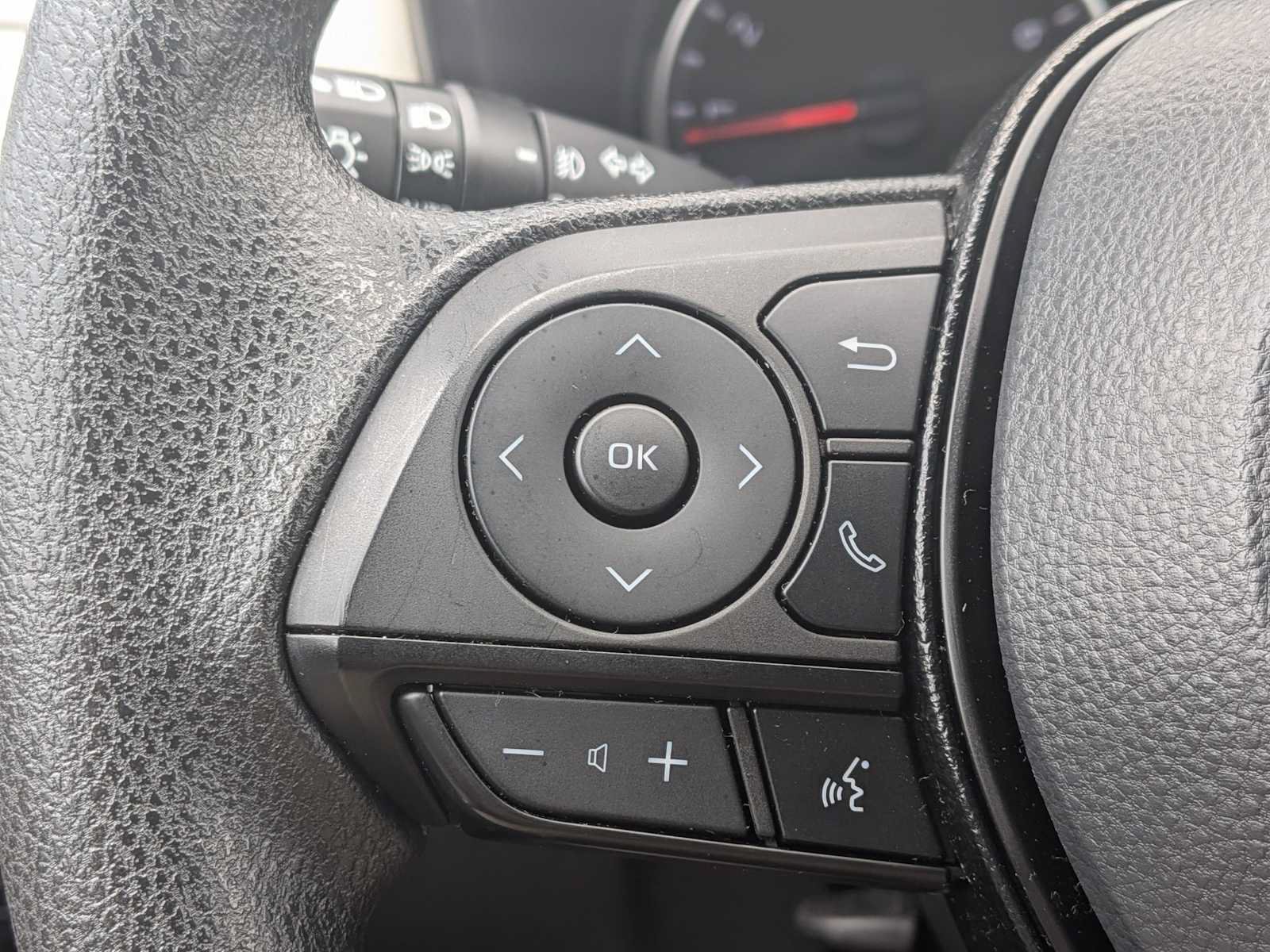 Used 2021 Toyota RAV4 XLE FWD image 23