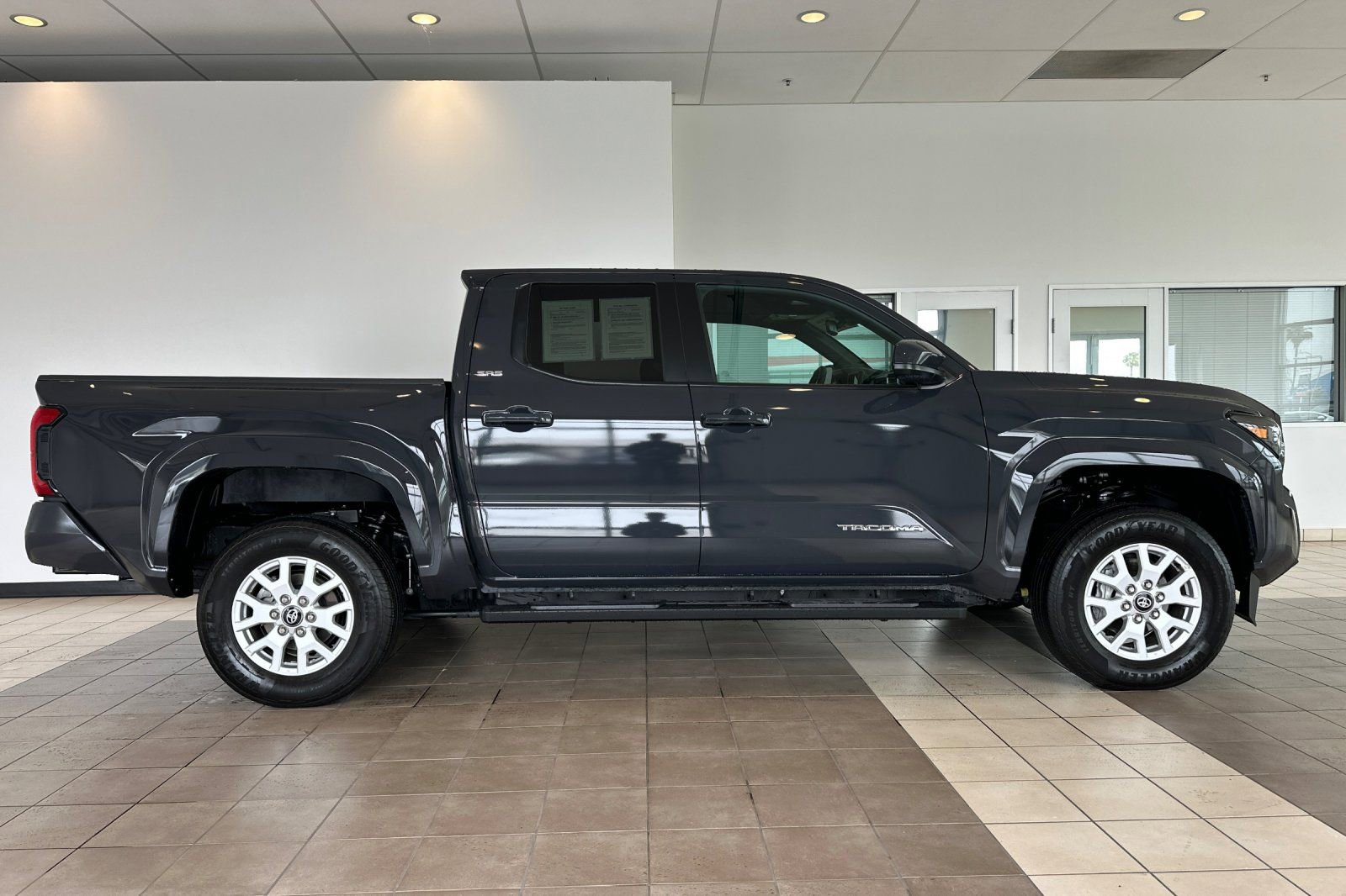 Certified 2025 Toyota Tacoma SR5 AWD/4WD image 3