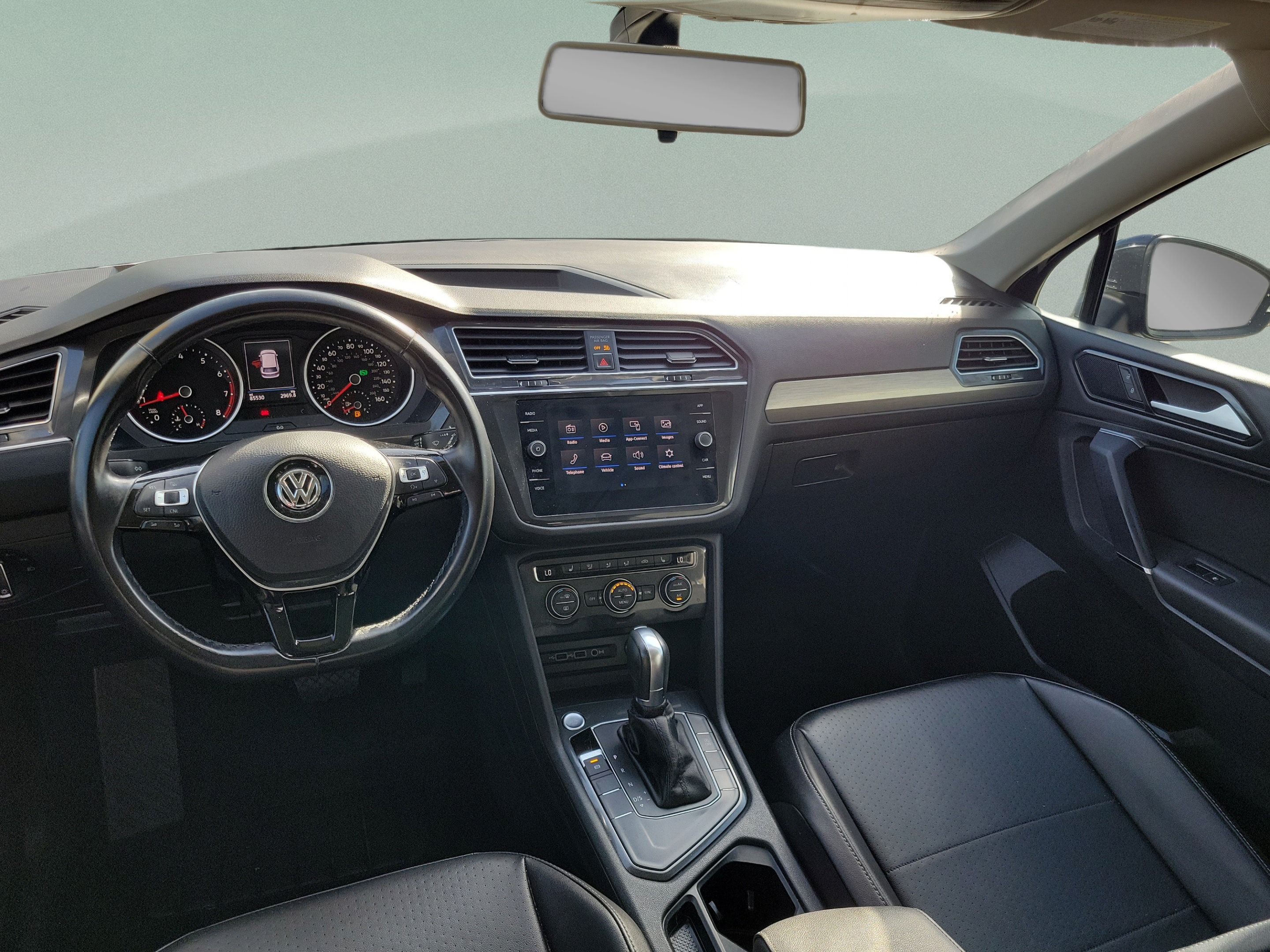 Used 2018 Volkswagen Tiguan SE w/ Panoramic Sunroof Package FWD image 21