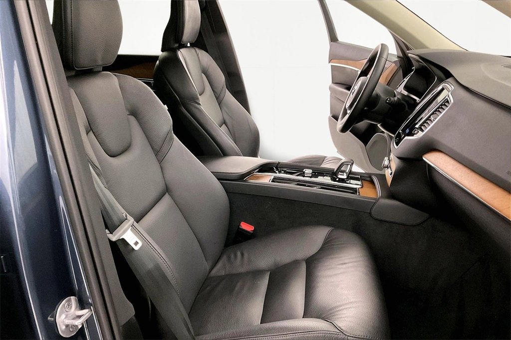 Used 2024 Volvo XC90 B6 Plus image 24