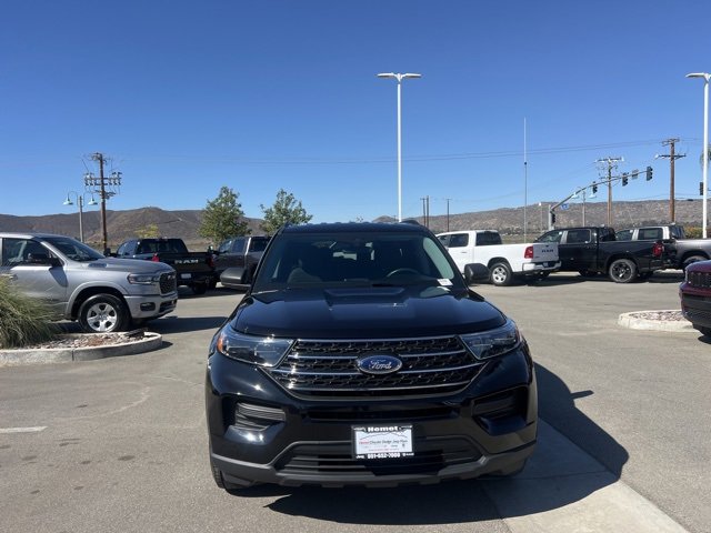 Used 2023 Ford Explorer XLT image 3