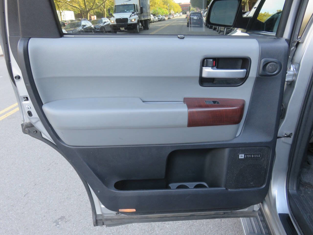 Used 2016 Toyota Sequoia Platinum image 30