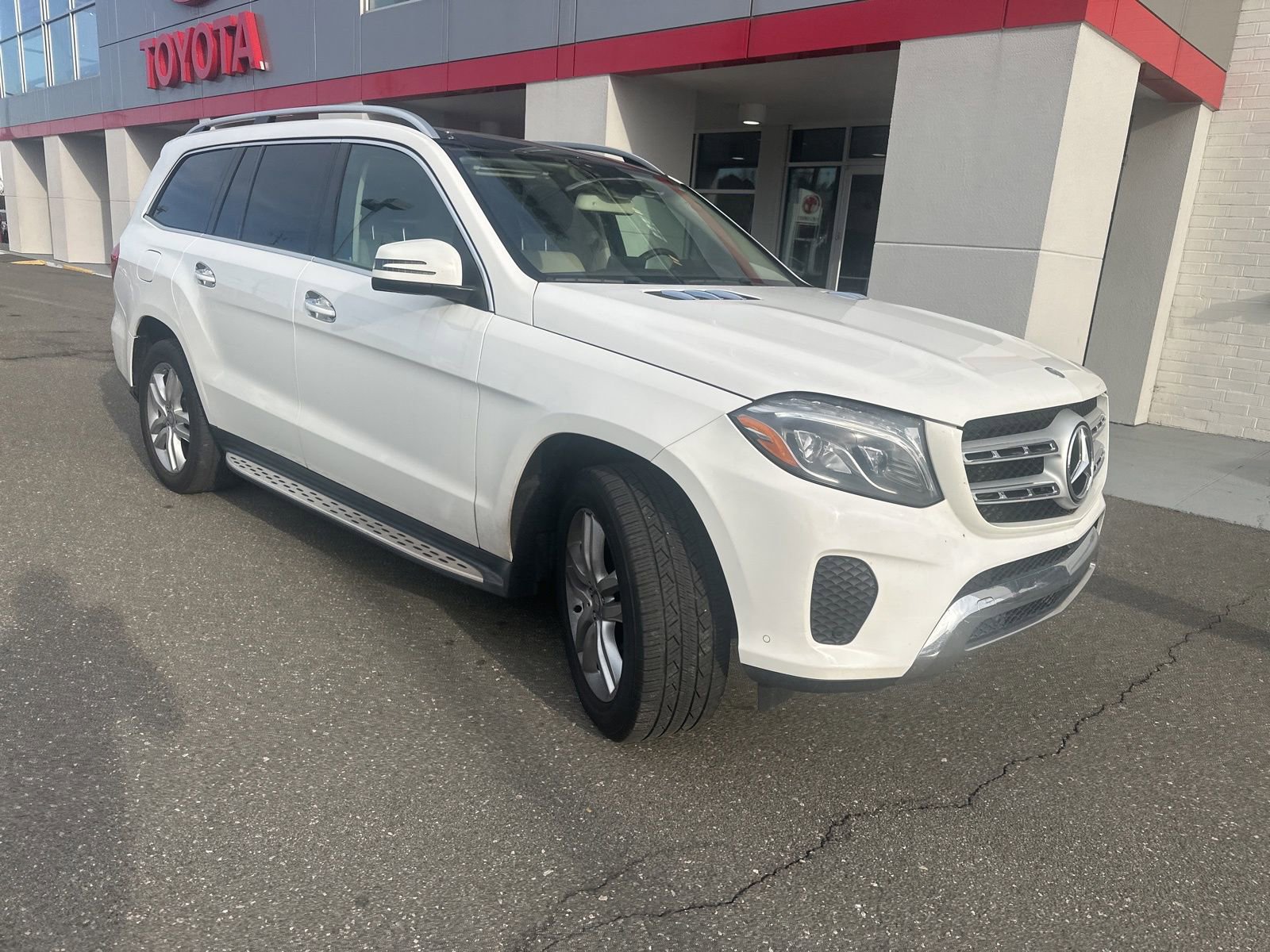 Used 2017 Mercedes-Benz GLS 450 4MATIC image 25