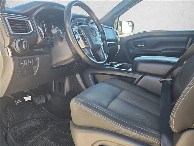 Used 2018 Nissan Titan SV w/ SV Convenience Package image 9