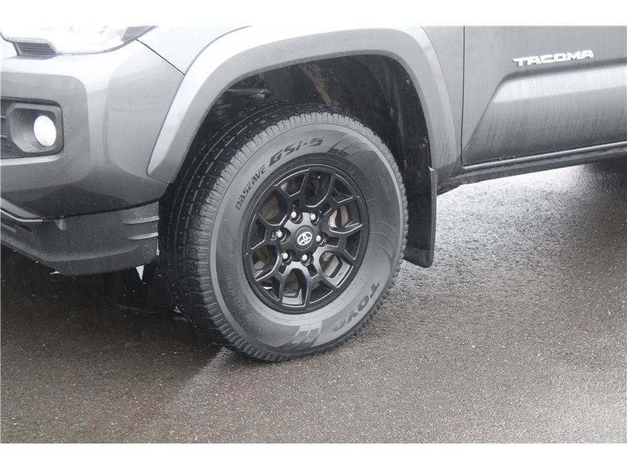 Used 2022 Toyota Tacoma SR5 w/ Technology Package AWD/4WD image 6