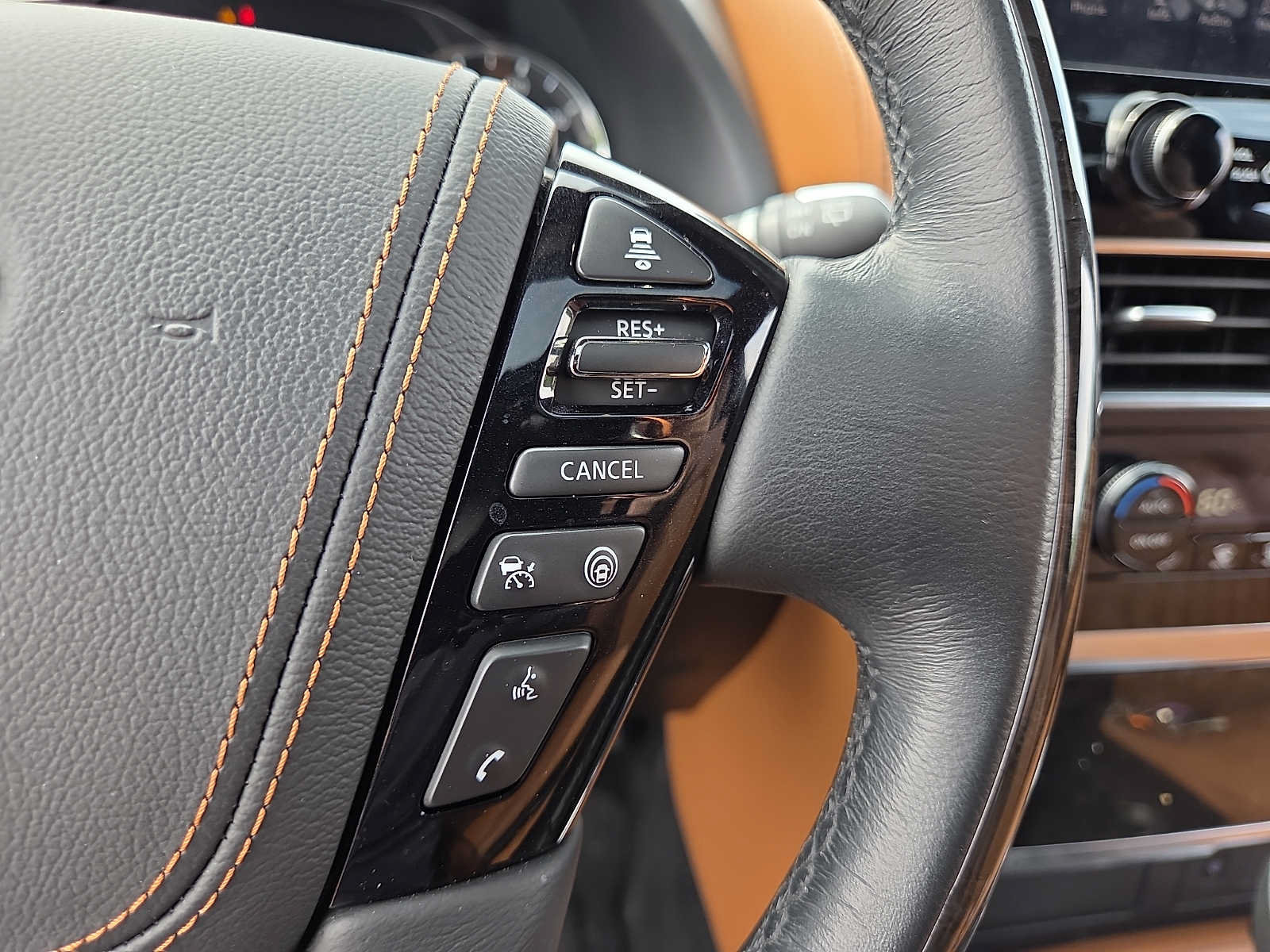 Used 2024 INFINITI QX80 Sensory AWD/4WD image 23