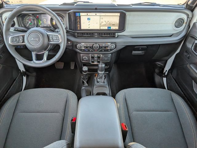 Used 2025 Jeep Wrangler Unlimited Sahara AWD/4WD image 5