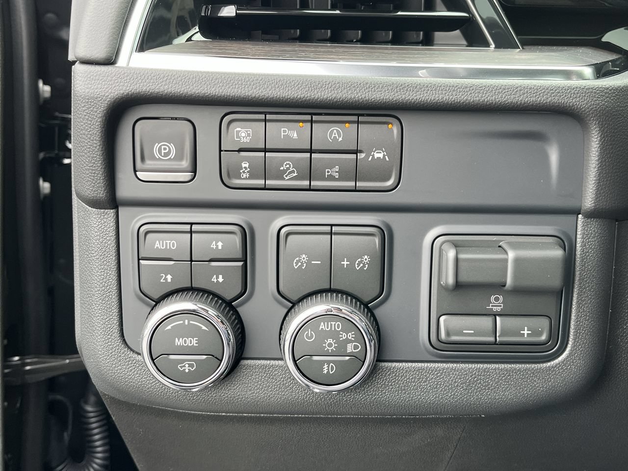 New 2026 Chevrolet Tahoe Z71 w/ Z71 Off-Road Package AWD/4WD image 9