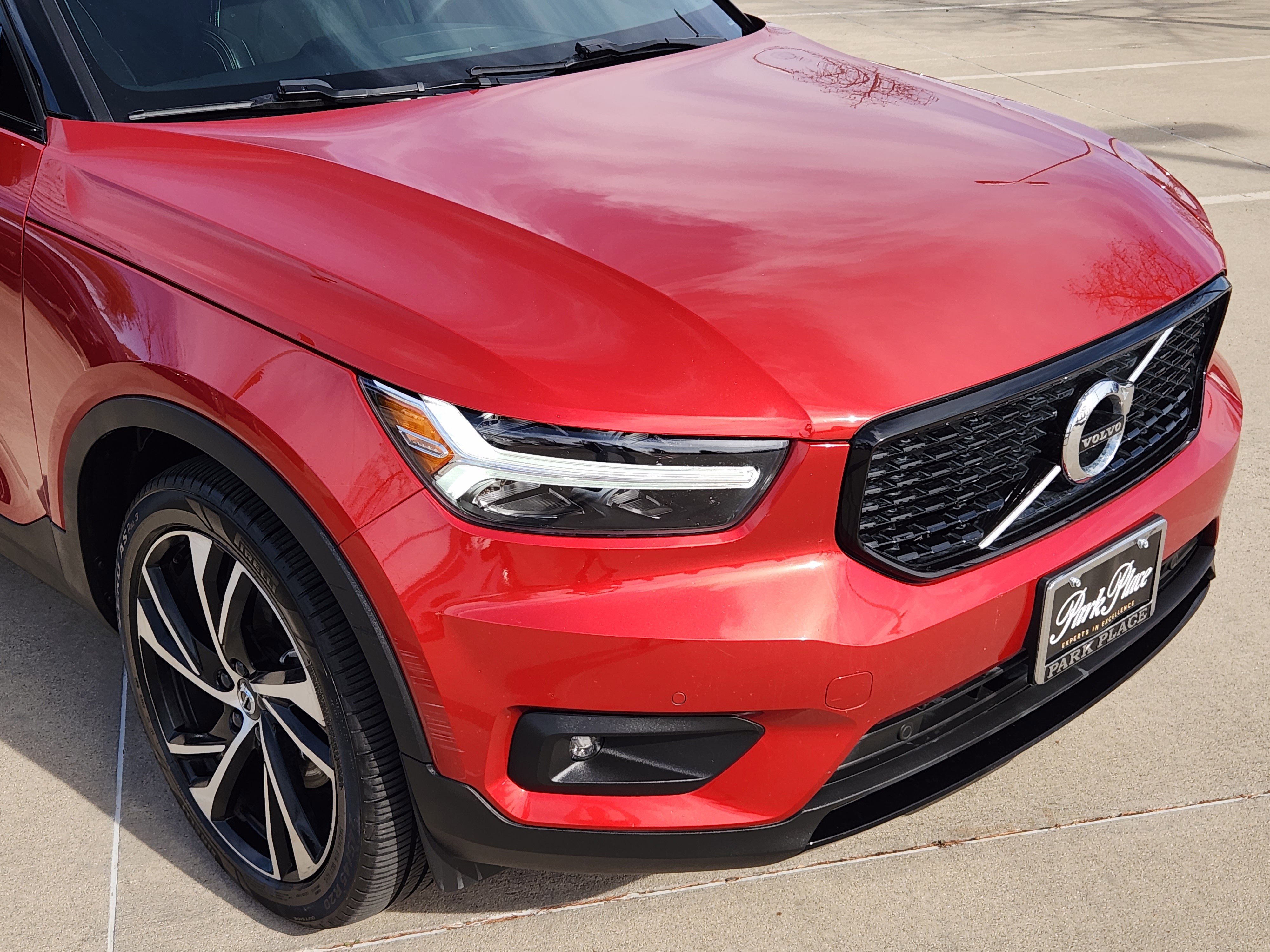 Used 2020 Volvo XC40 T5 R-Design w/ Protection Package Premier image 7