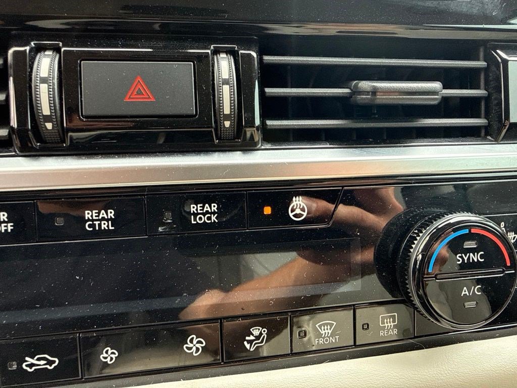 Used 2022 Nissan Pathfinder SL AWD/4WD image 18