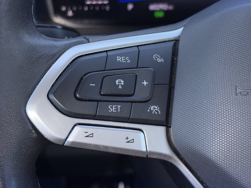 Used 2025 Volkswagen Jetta SE FWD image 10