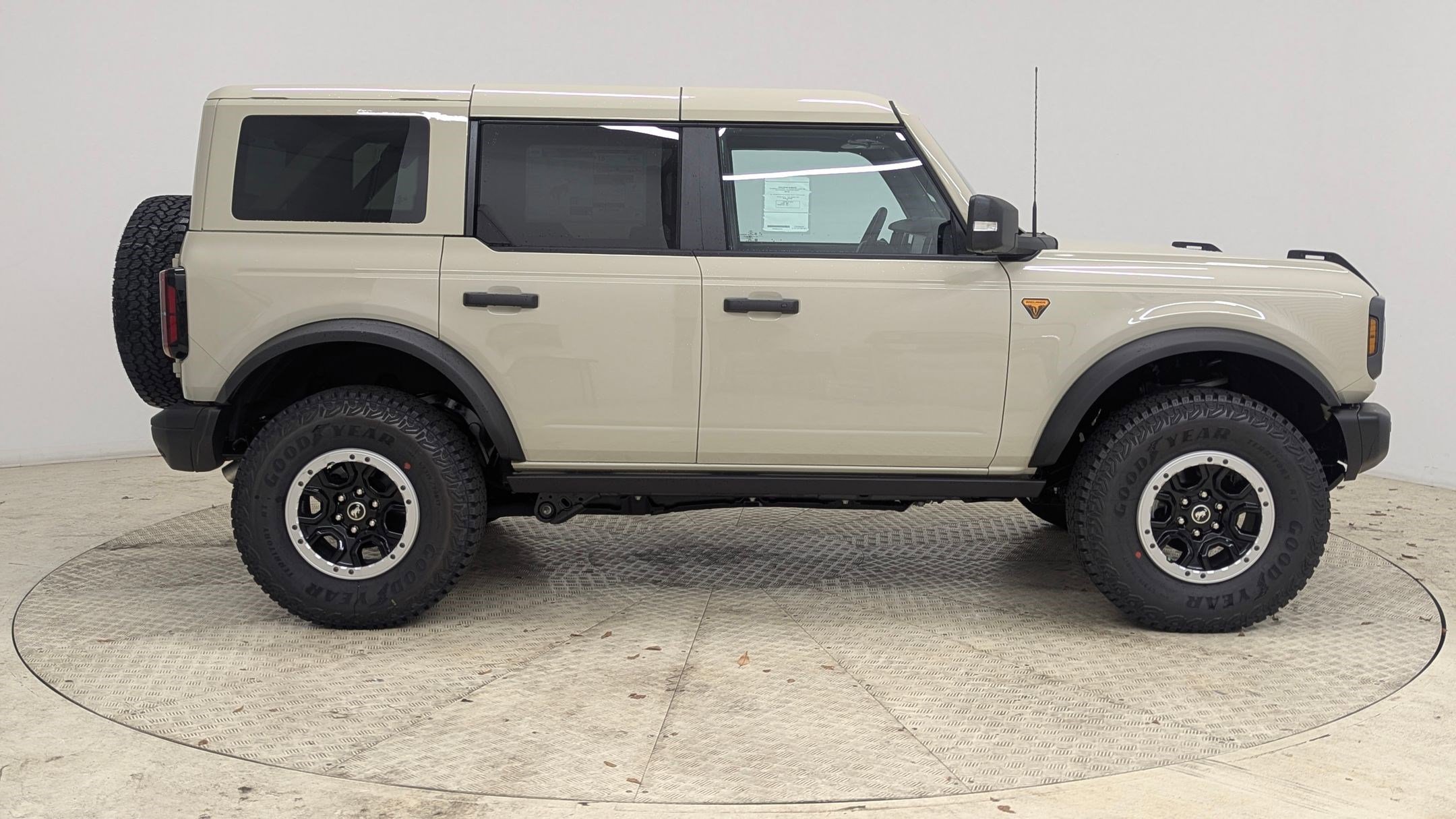 New 2025 Ford Bronco Badlands image 7