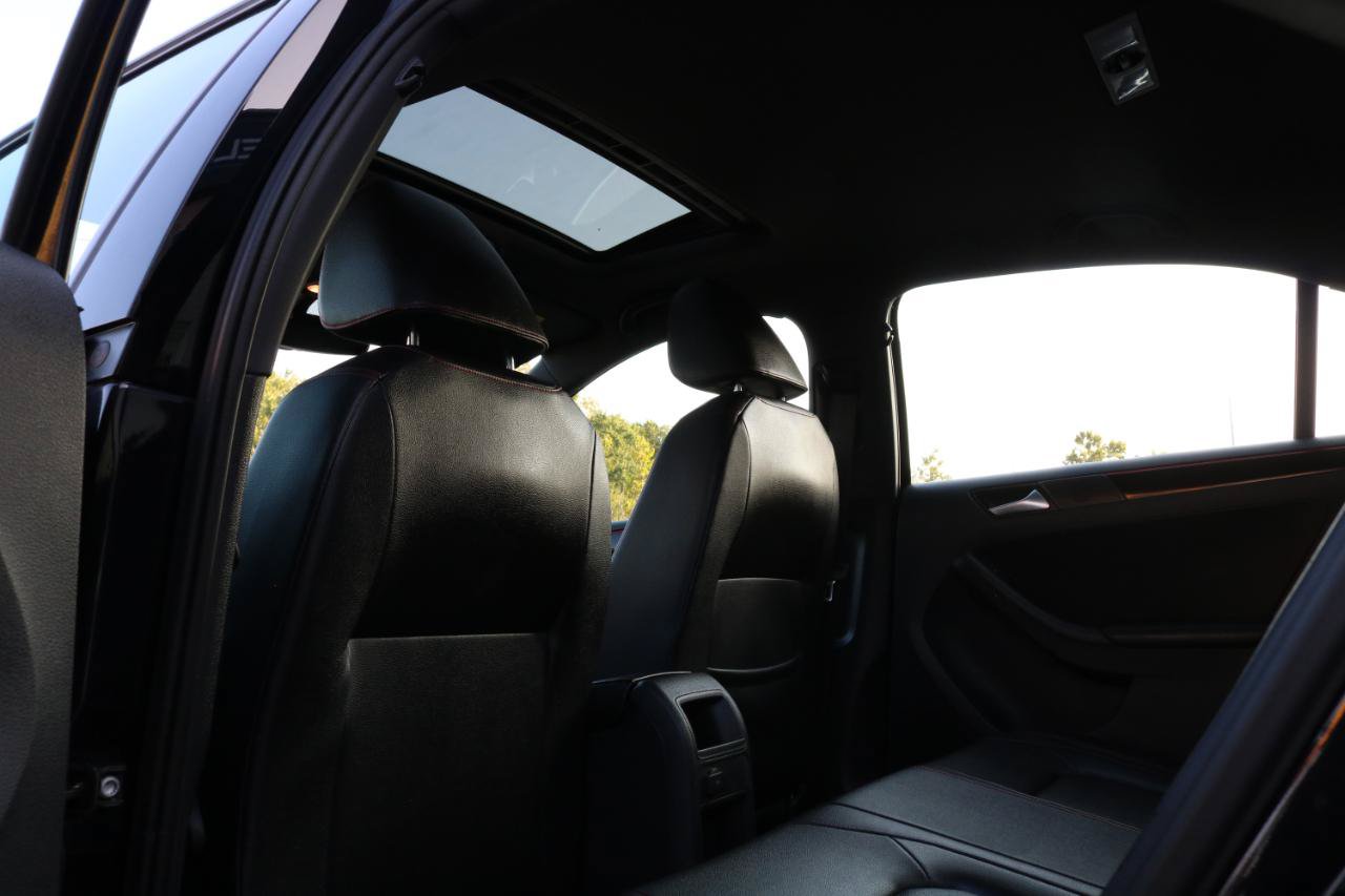 Used 2017 Volkswagen Jetta GLI FWD image 31