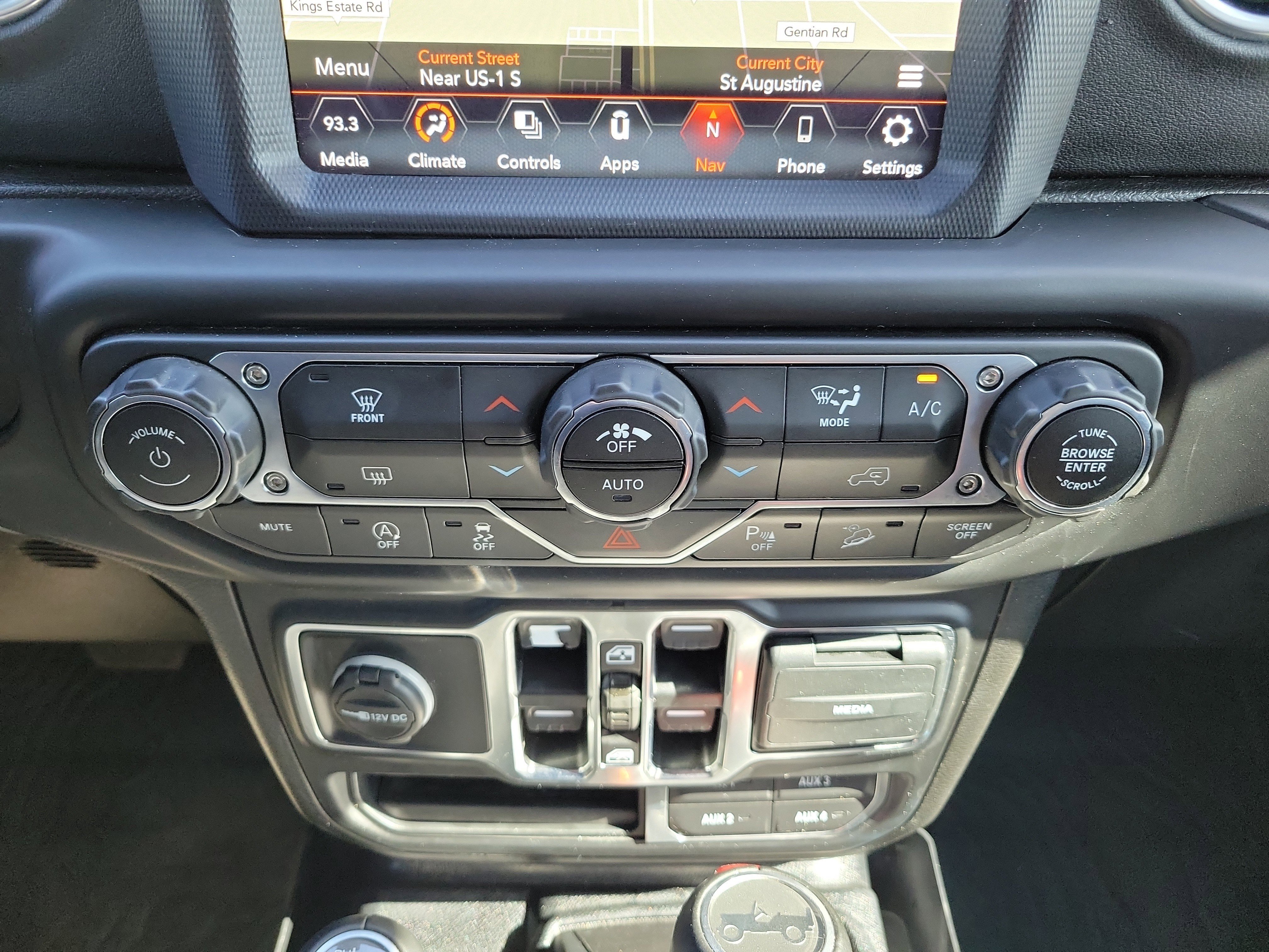 Used 2020 Jeep Wrangler Unlimited Sahara AWD/4WD image 35