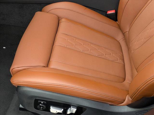 New 2026 BMW X5 xDrive50e image 4