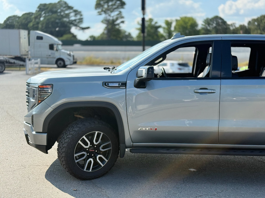 Used 2024 GMC Sierra 1500 AT4 w/ Technology Package AWD/4WD image 5