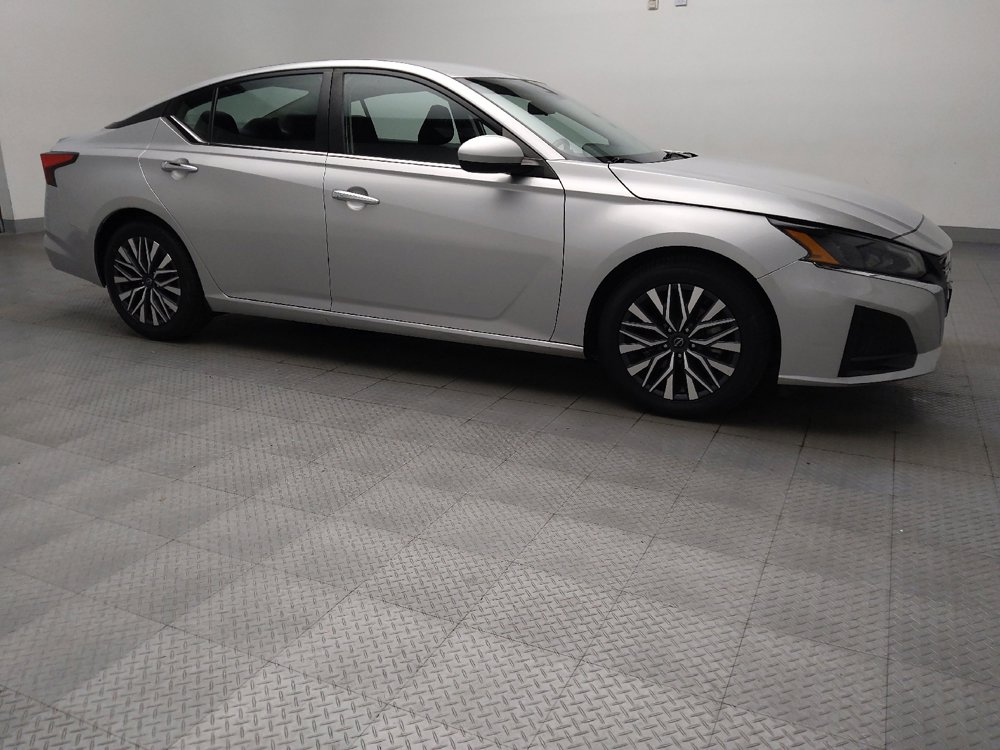 Used 2023 Nissan Altima 2.5 SV image 11