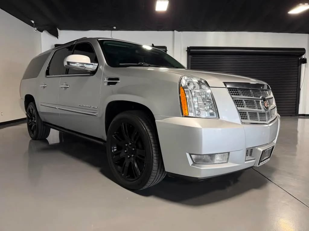 Used 2013 Cadillac Escalade ESV Platinum AWD/4WD image 3