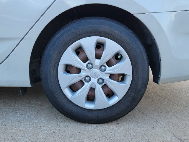 Used 2015 Hyundai Accent GLS w/ Option Group 02 FWD image 4