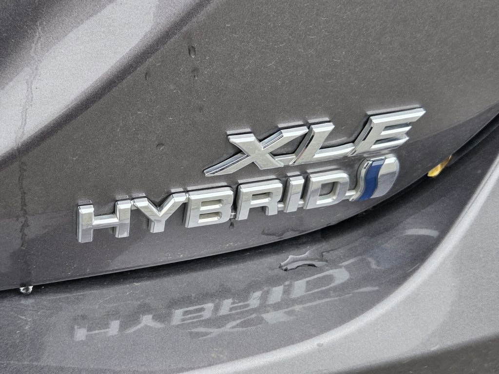 Used 2022 Toyota Camry XLE w/ Navigation Upgrade Package image 10