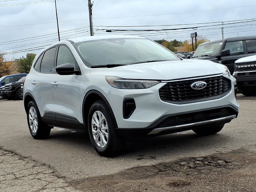 Used 2025 Ford Escape Active w/ Tech Pack #1 AWD/4WD image 7