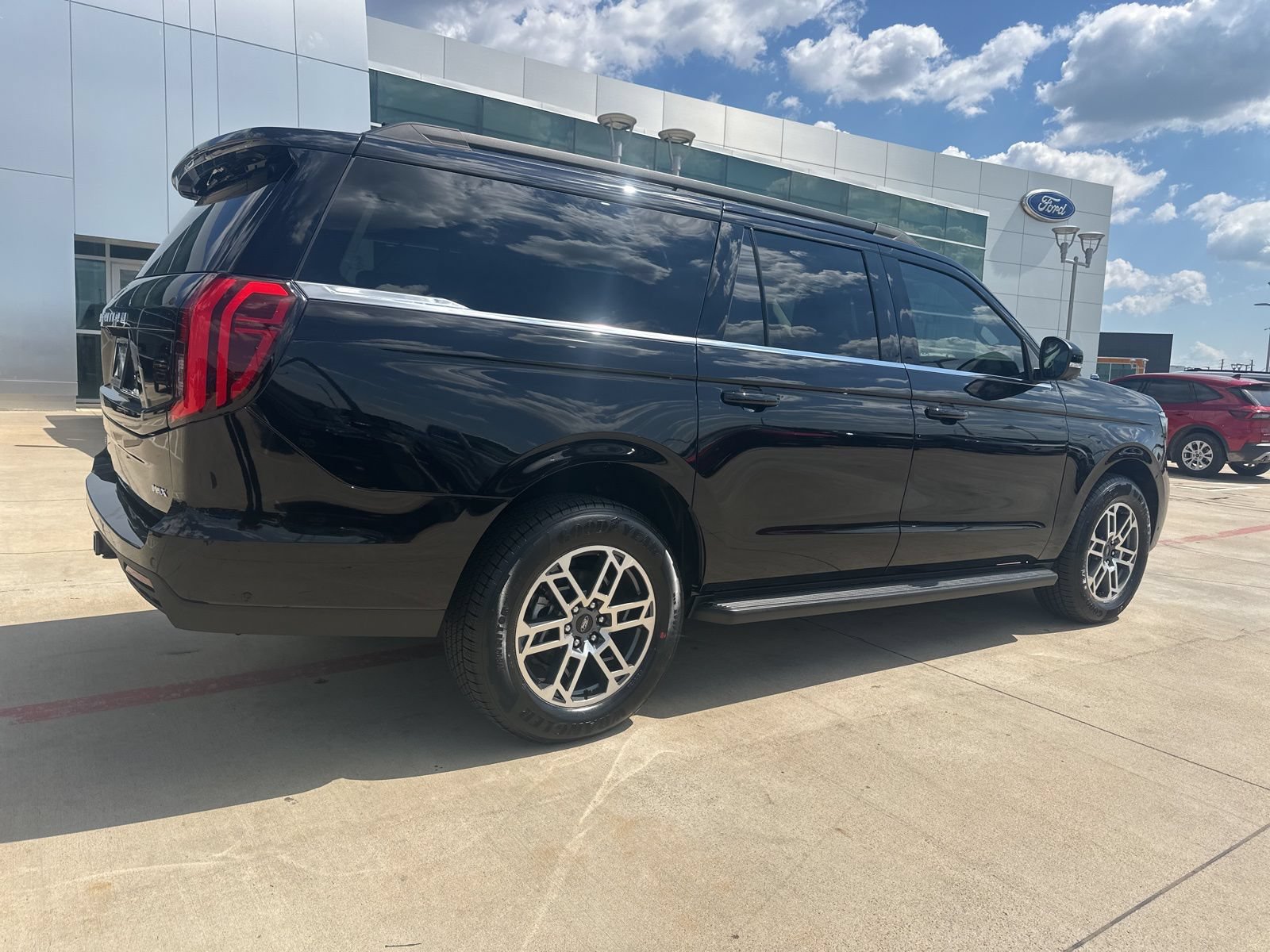 New 2025 Ford Expedition Max Active RWD image 3