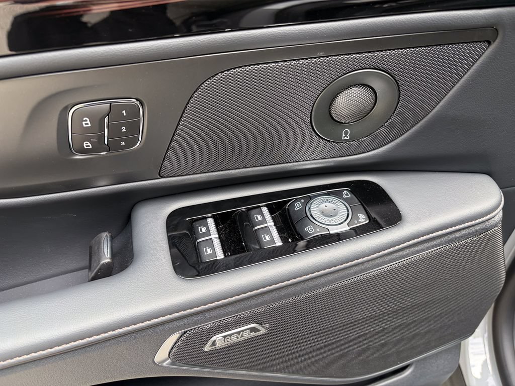 New 2026 Lincoln Nautilus Reserve AWD/4WD image 15