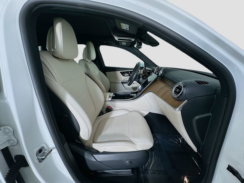 Used 2023 Mercedes-Benz GLC 300 4MATIC image 31