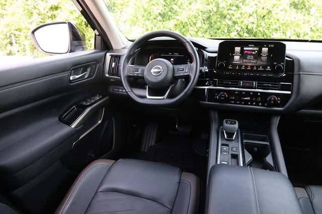 Certified 2025 Nissan Pathfinder Platinum w/ Cargo Package FWD image 27