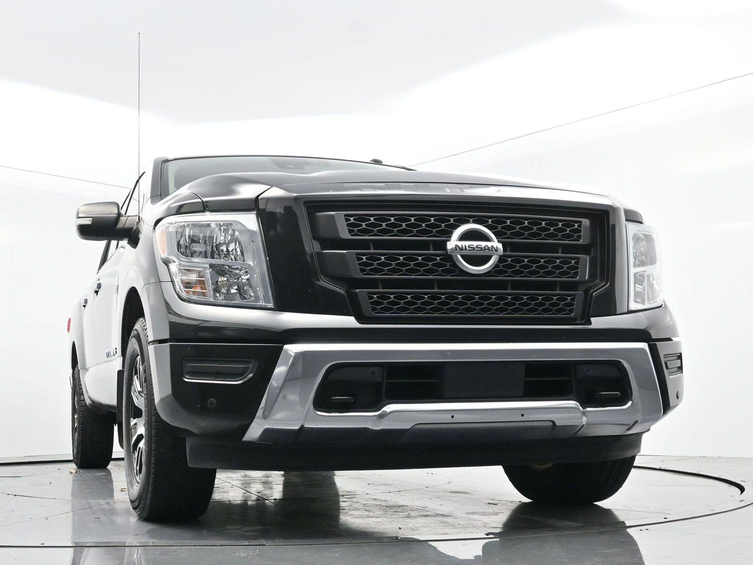 Used 2020 Nissan Titan SV w/ SV Convenience Package image 45