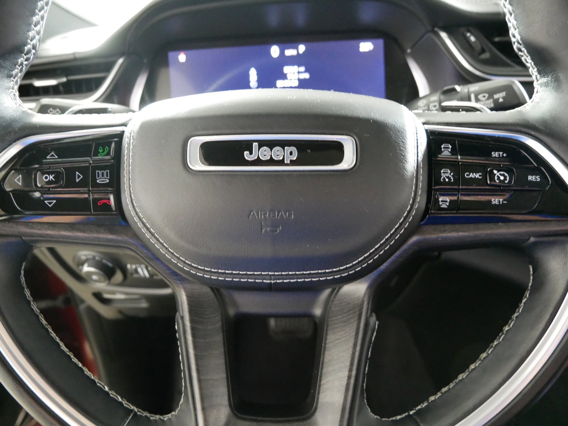 Used 2022 Jeep Grand Cherokee Overland w/ Luxury Tech Group IV image 25