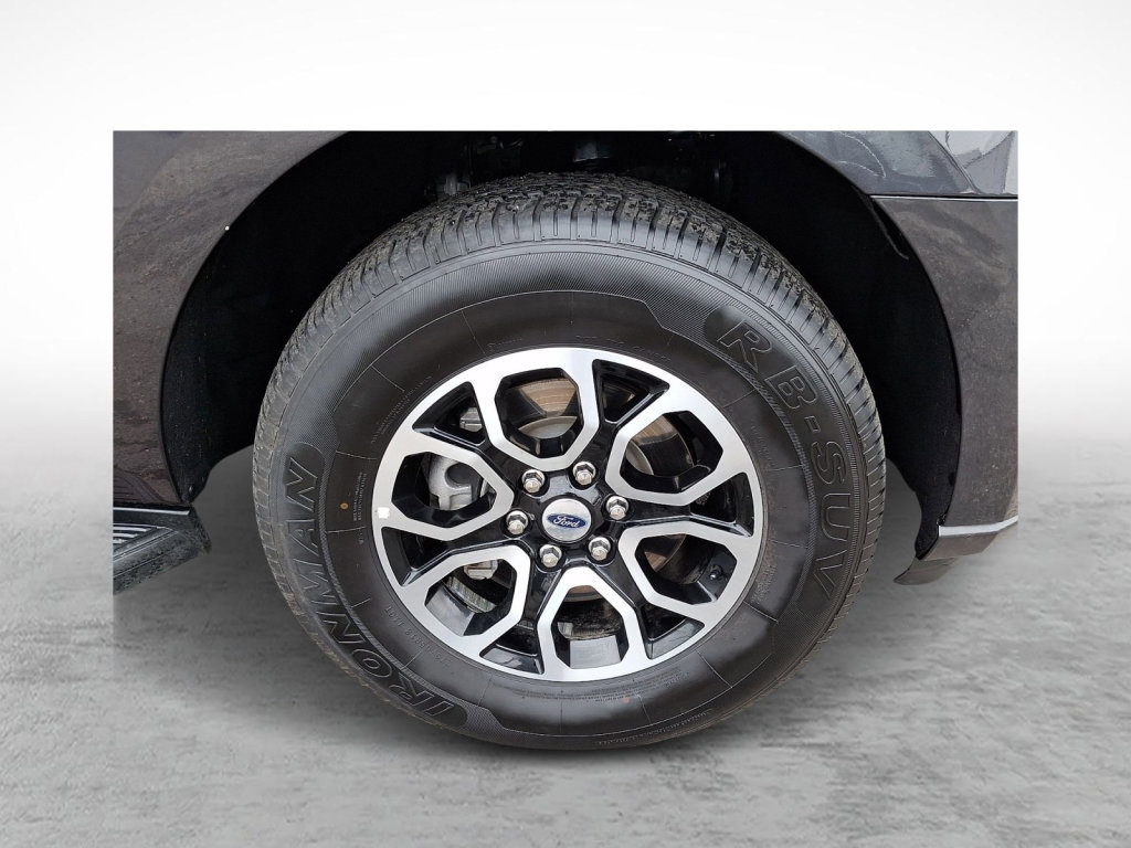Used 2024 Ford Expedition XLT image 9