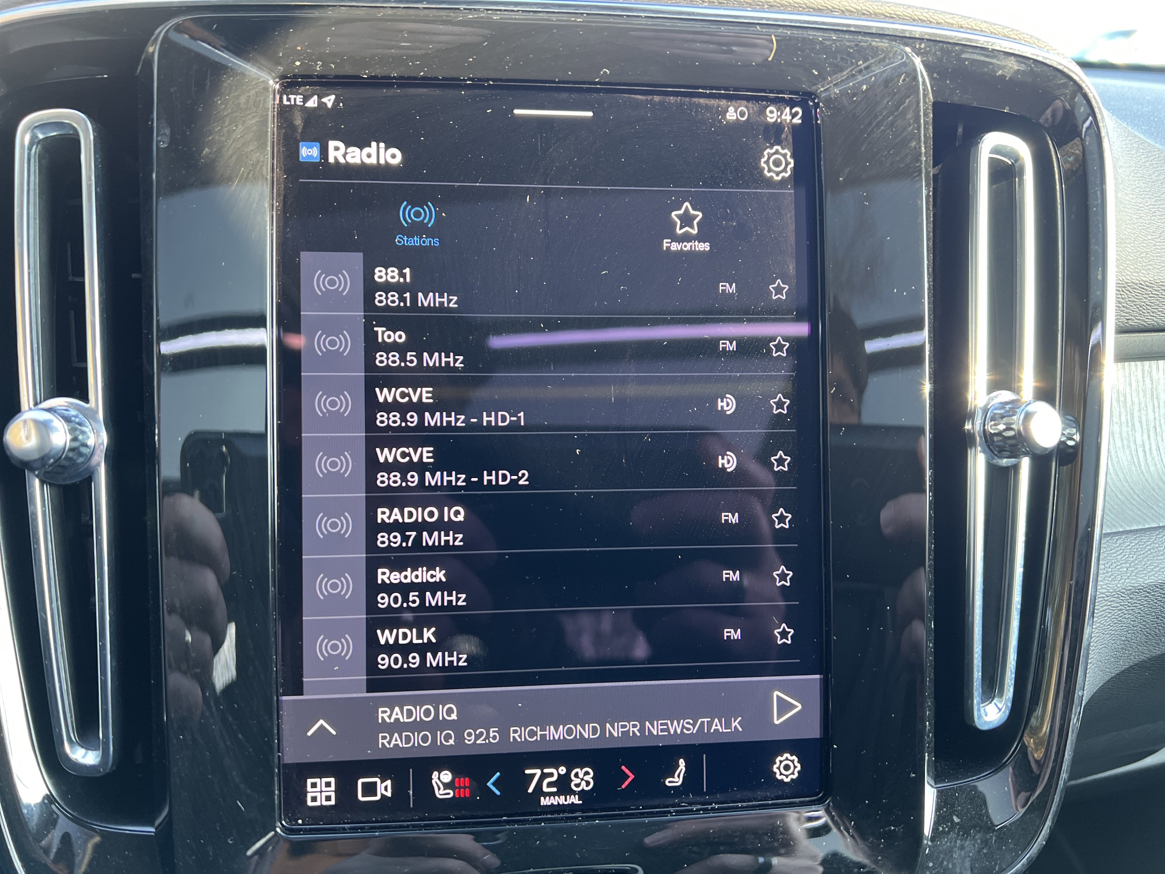 Used 2025 Volvo XC40 B5 Plus image 23