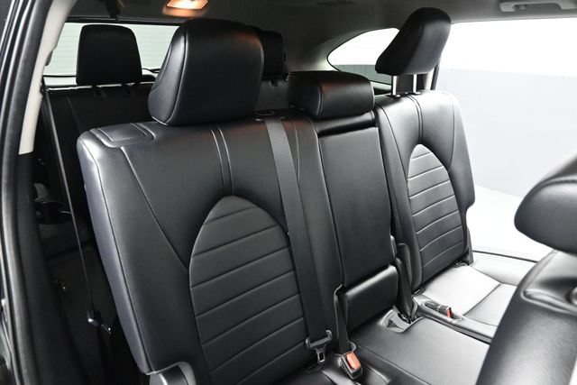 Used 2023 Toyota Highlander XLE AWD/4WD image 19