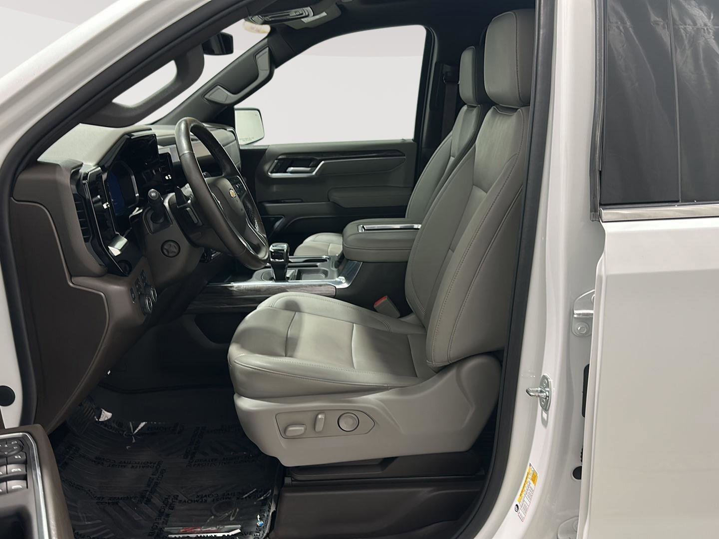 Used 2022 Chevrolet Silverado 1500 LTZ image 18