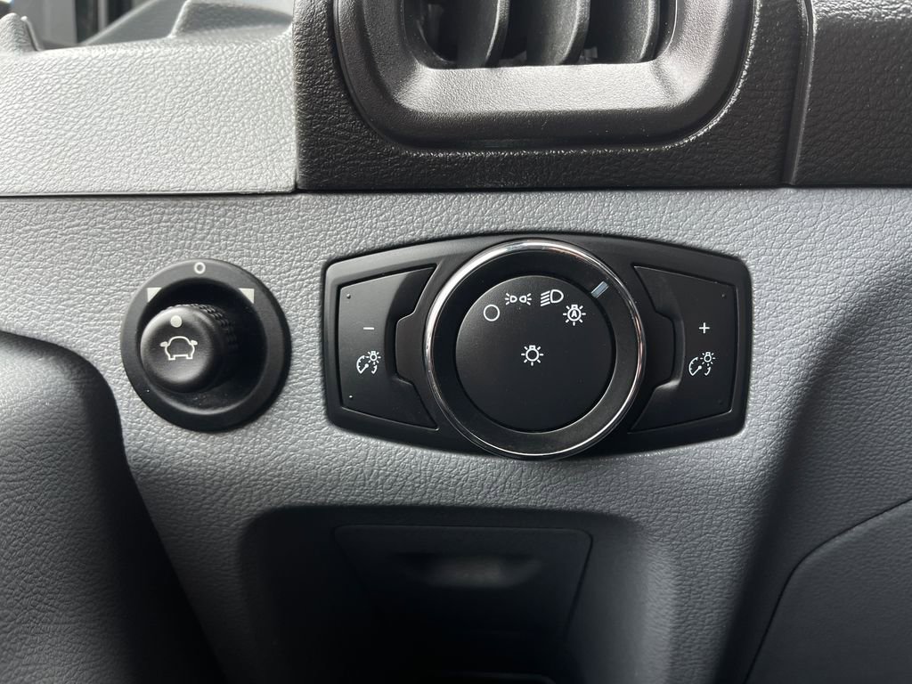 Used 2018 Ford Transit 350 XLT image 19