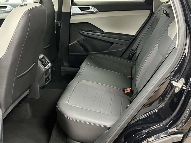 Used 2025 Volkswagen Taos SE FWD image 16