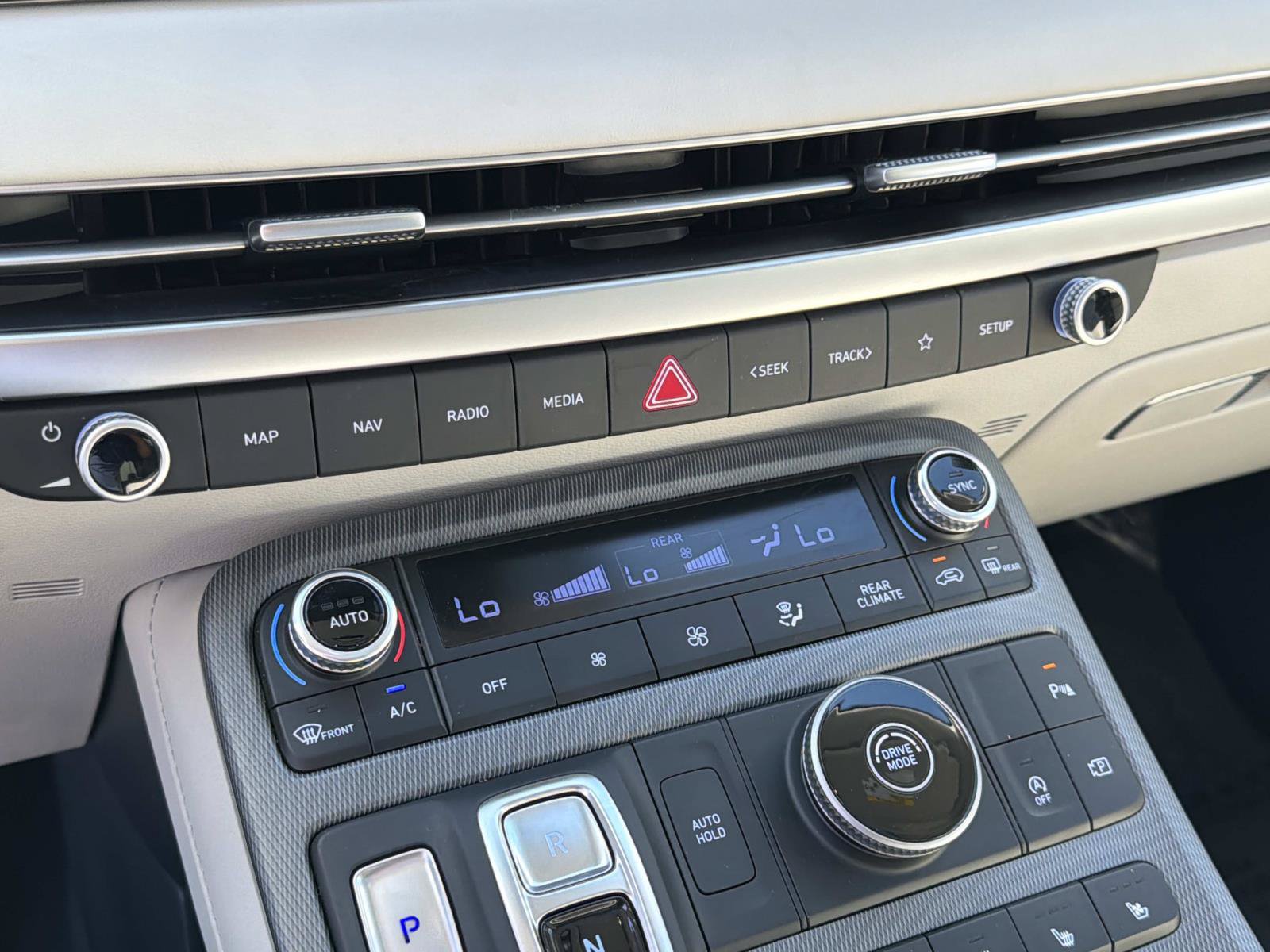 Used 2024 Hyundai Palisade Limited FWD image 26