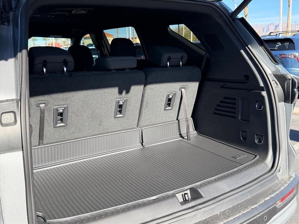 New 2026 Chevrolet Traverse LT w/ Enhanced Driving Package image 8