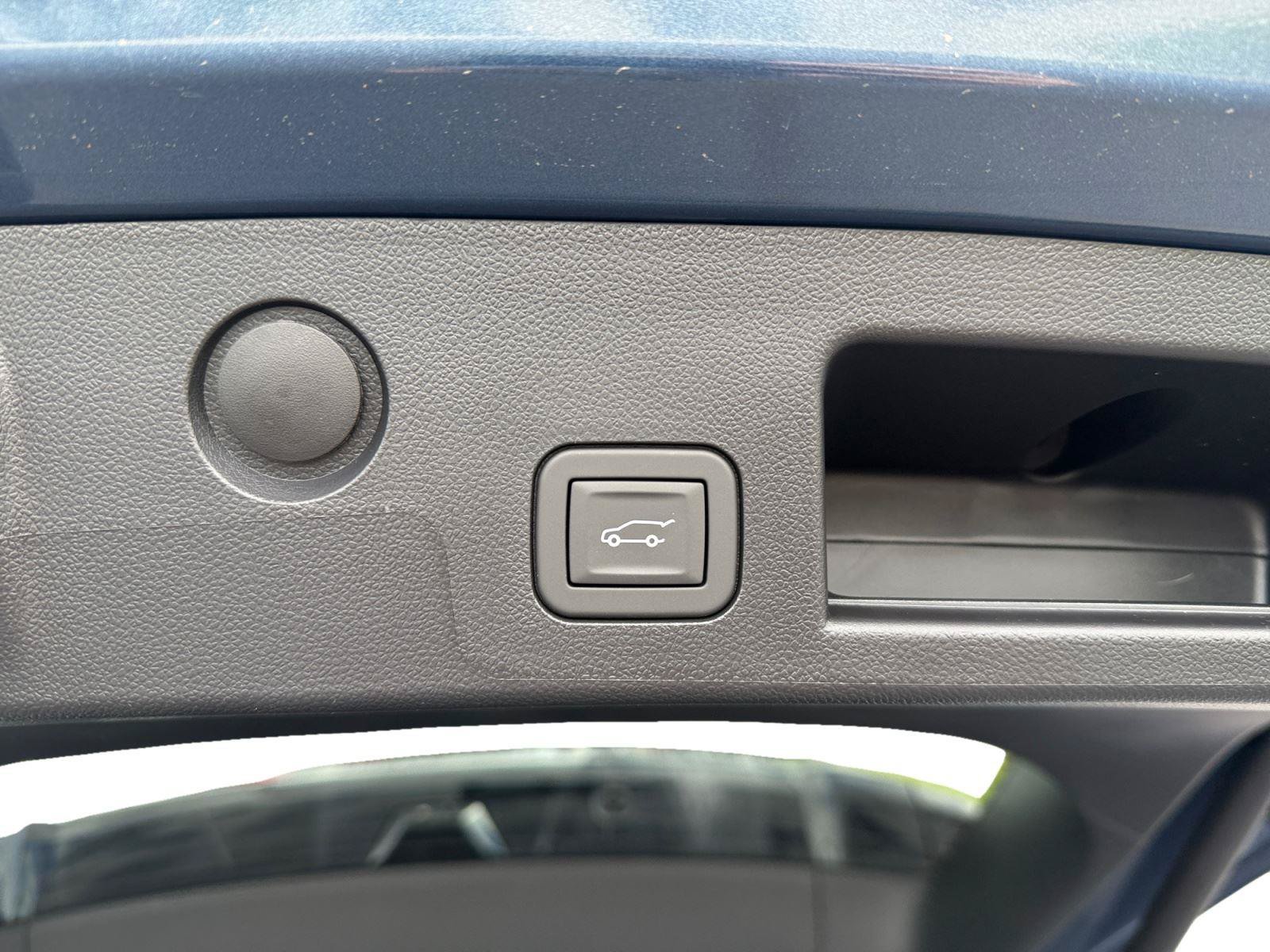 New 2026 Chevrolet Equinox RS w/ Safety and Technology Package FWD image 16