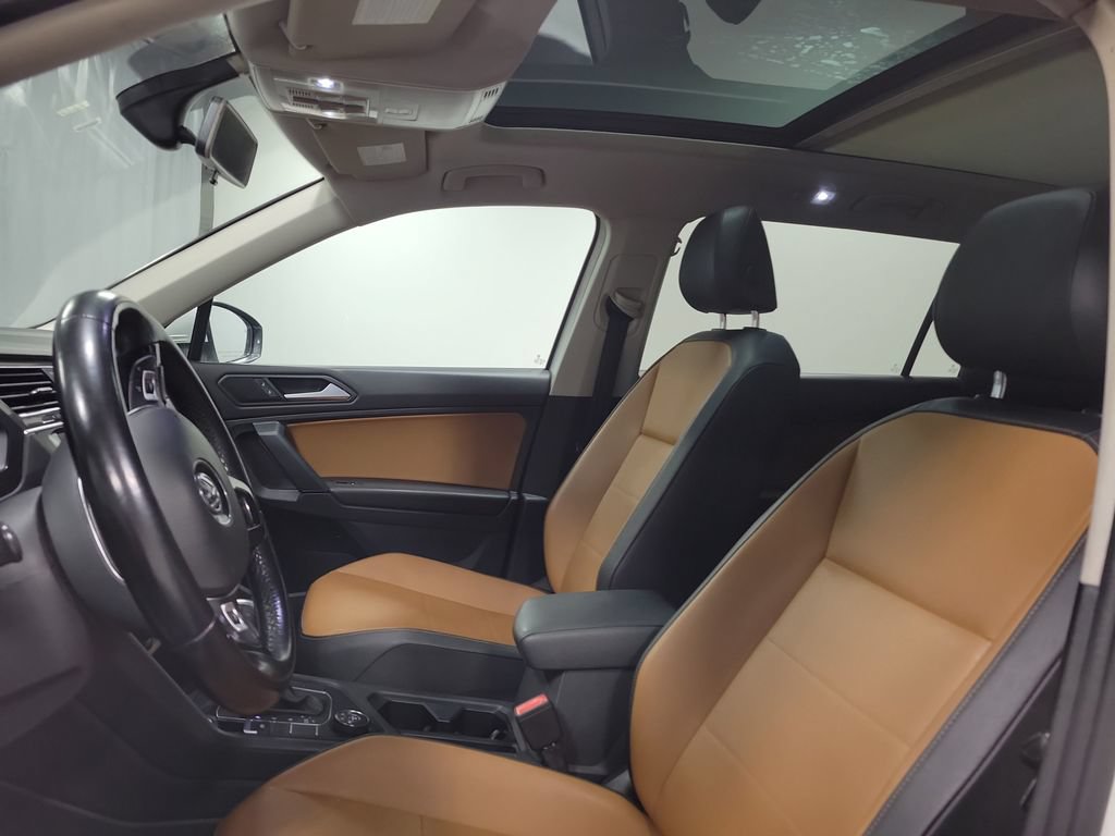 Used 2019 Volkswagen Tiguan SE w/ Panoramic Sunroof Package AWD/4WD image 16