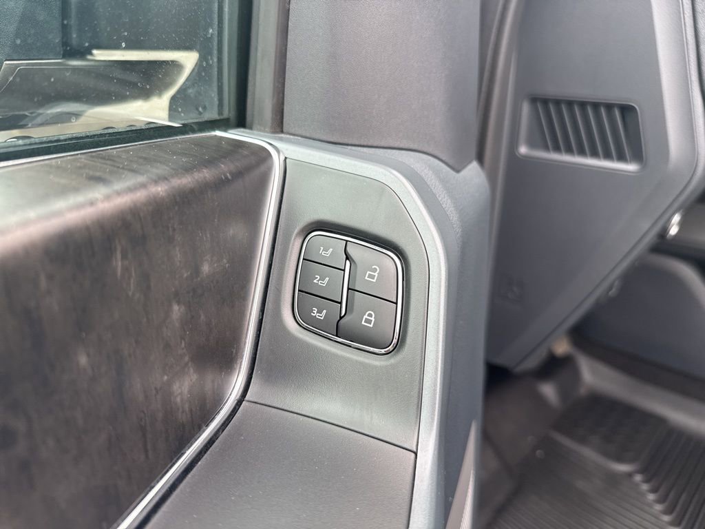 Used 2022 Ford F150 Lightning Lariat image 27