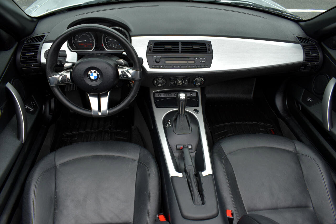 Used 2006 BMW Z4 3.0i image 17