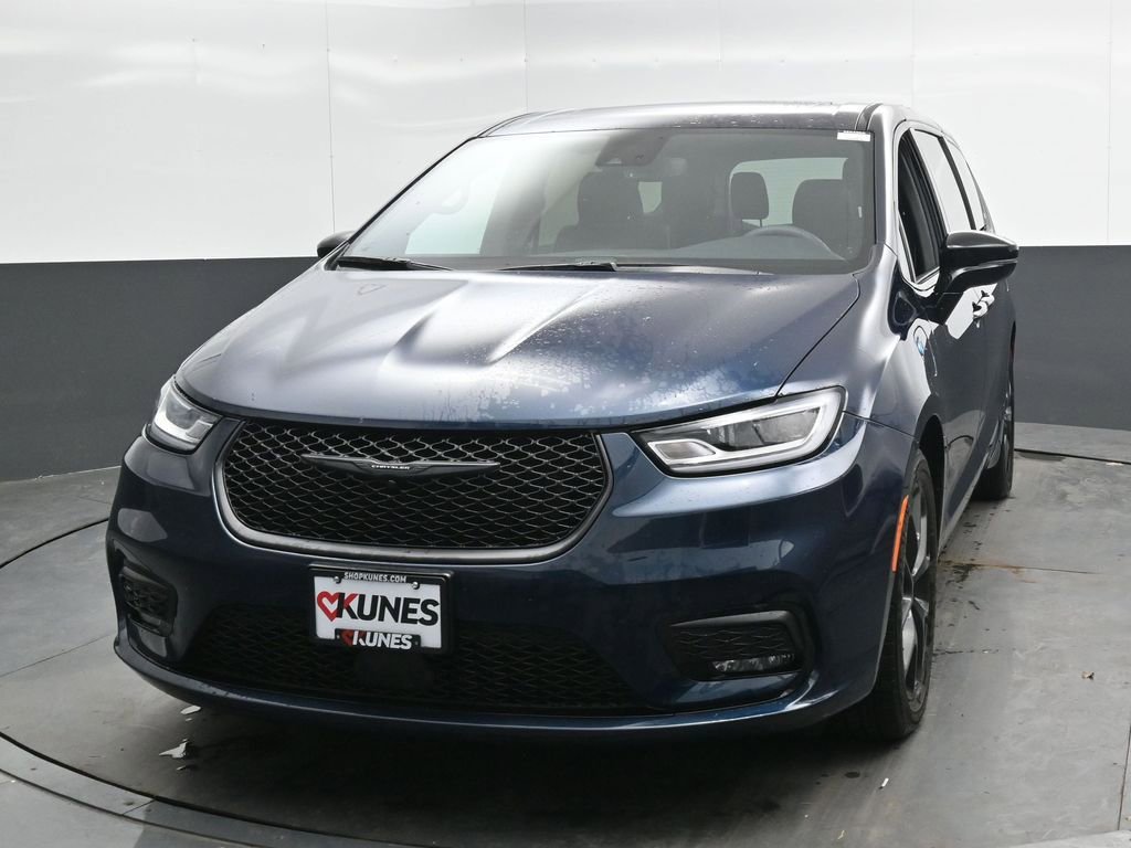 Used 2023 Chrysler Pacifica Limited w/ S Appearance Package FWD image 6