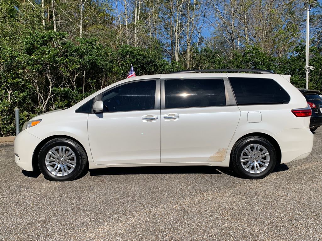 Used 2015 Toyota Sienna XLE image 5